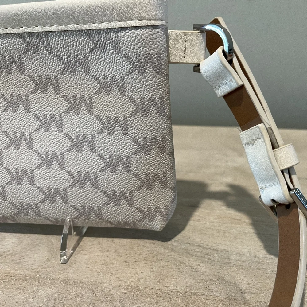 Michael Kors Cream & Gray Belt Bag in Like New Condition‎ Size 29